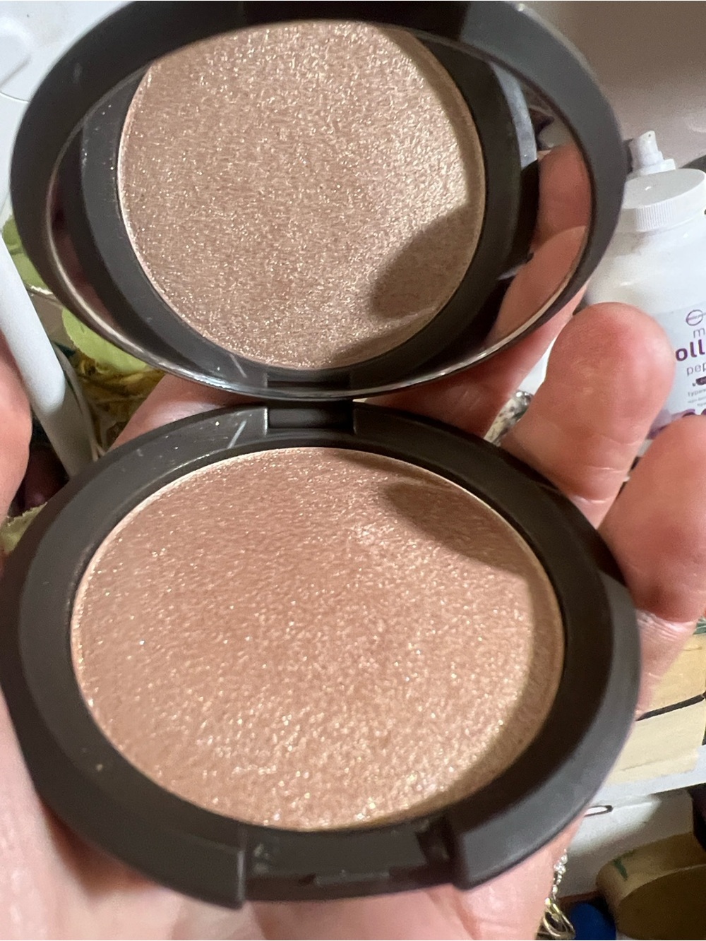 BECCA Shimmering skin Perfector highlighter in OPAL